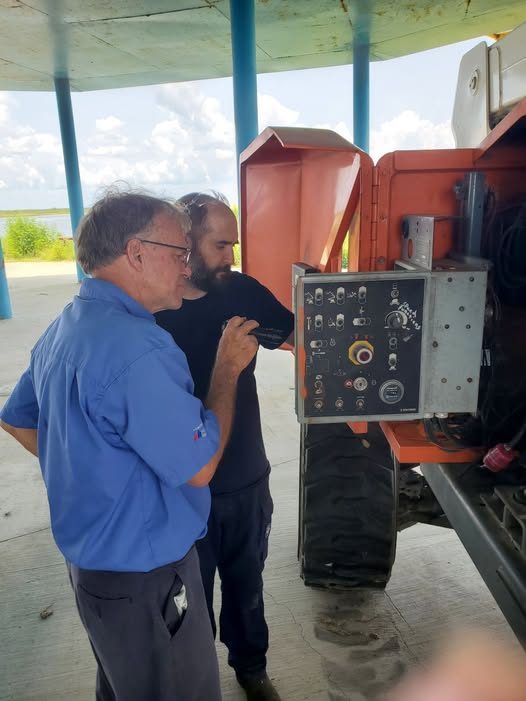 PH field technicians troubleshooting hydraulics on-site